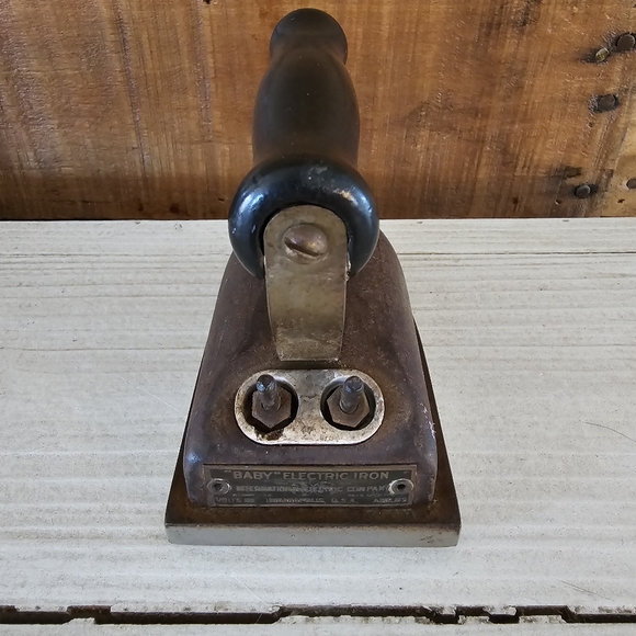 Vintage International Electric Company "Baby" Electric Iron - Picture 5 of 7